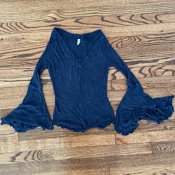 Free People Bell Sleeve Top in M - Picture 2 of 6